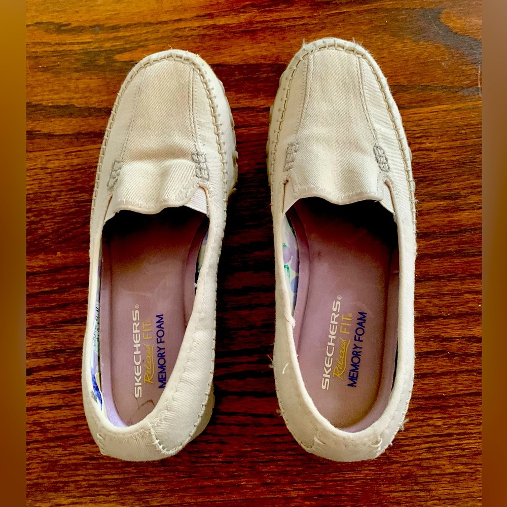 Skechers Jaywalk Womens Size 8 Casual Shoes Flats Relaxed Memory Foam Tan Beige